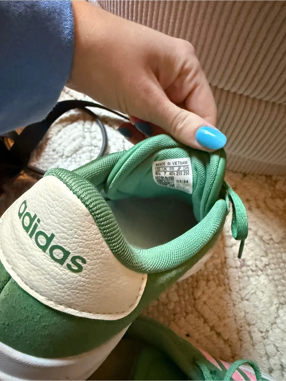 adidas Women Sneakers Green with Pink Stripes - Picture 6 of 6